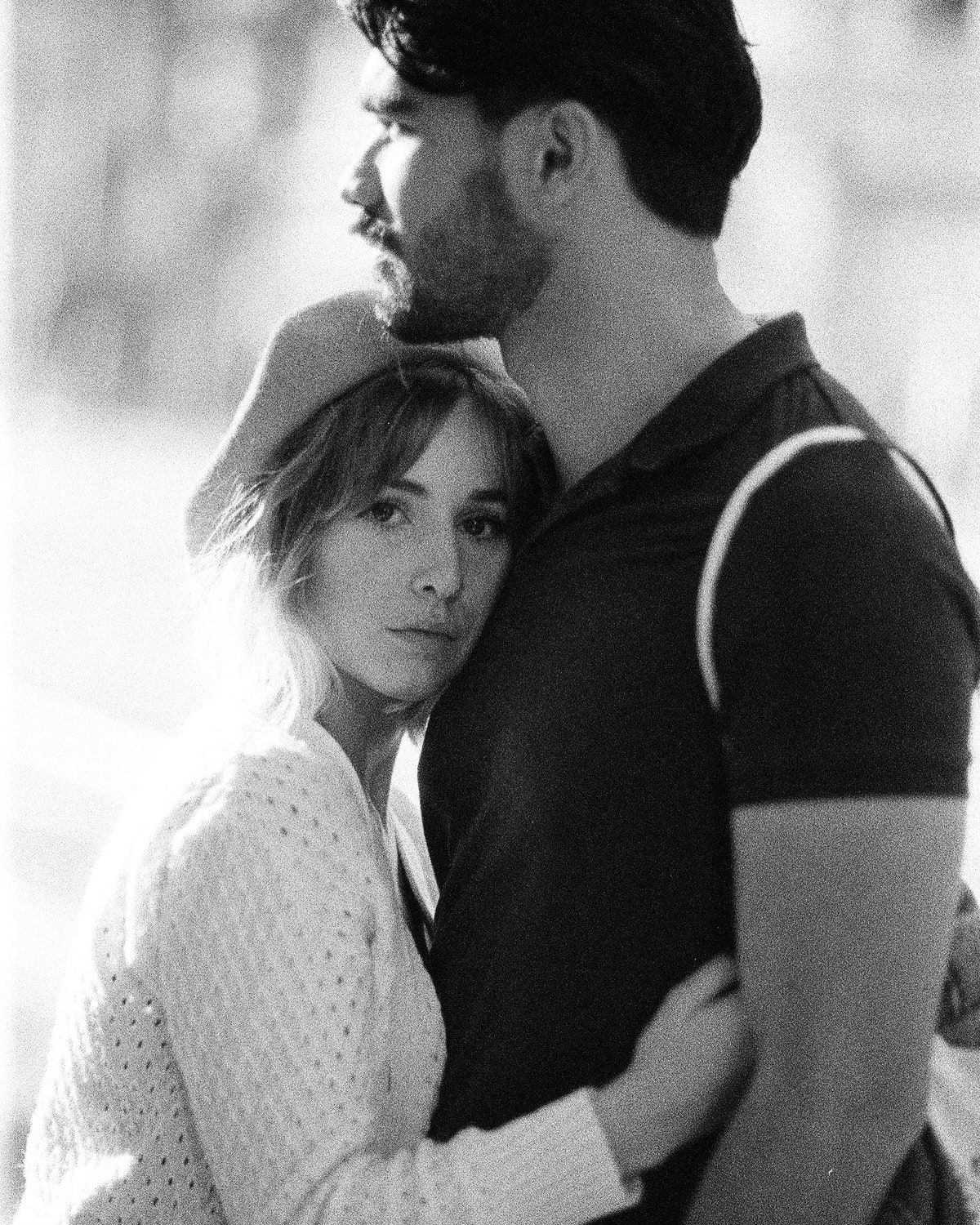 couple photoshoot marseille photo session in analog photography delta 3200