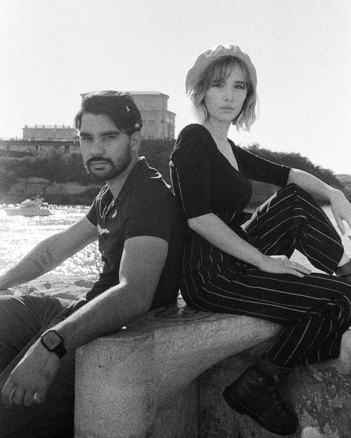 couple photoshoot marseille photo session in analog photography delta 3200