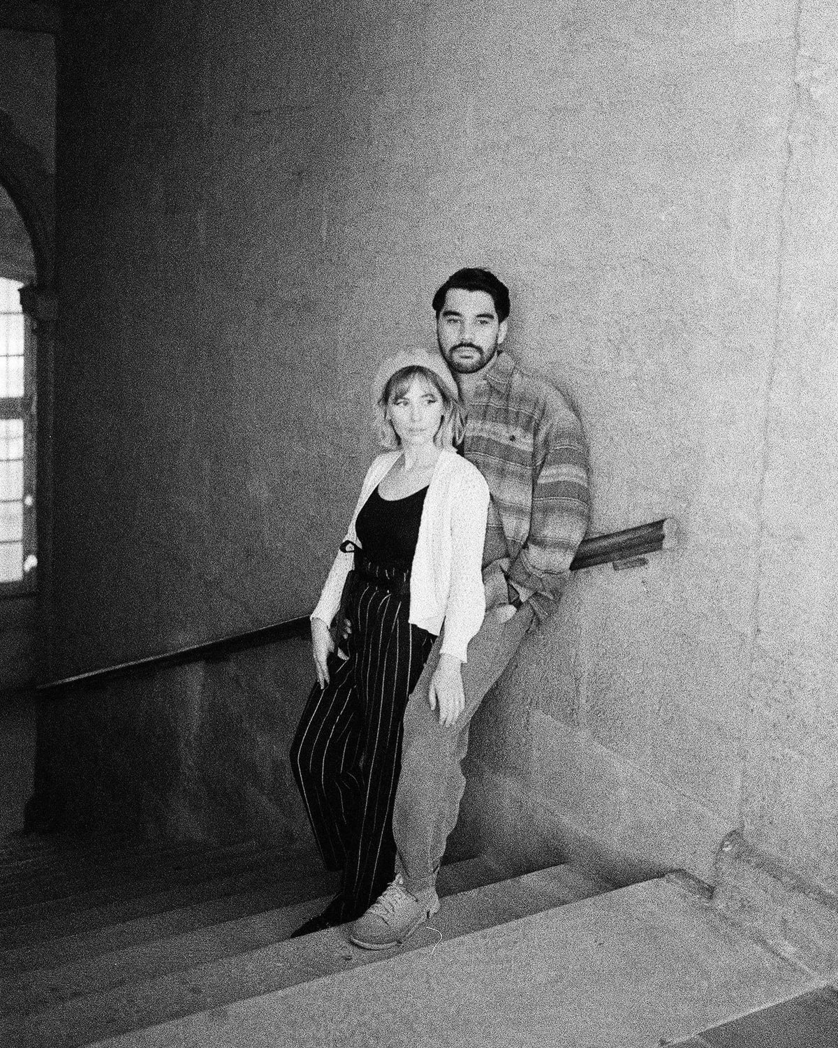 couple photoshoot marseille photo session in analog photography delta 3200