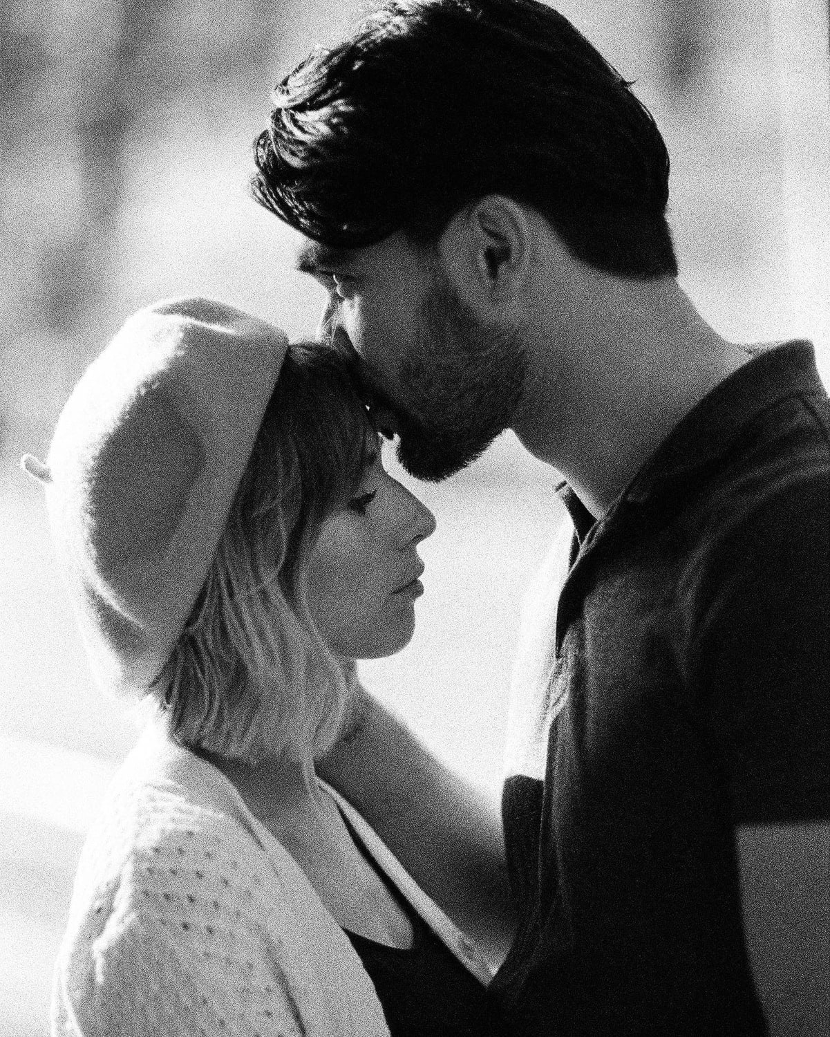 couple photoshoot marseille photo session in analog photography delta 3200